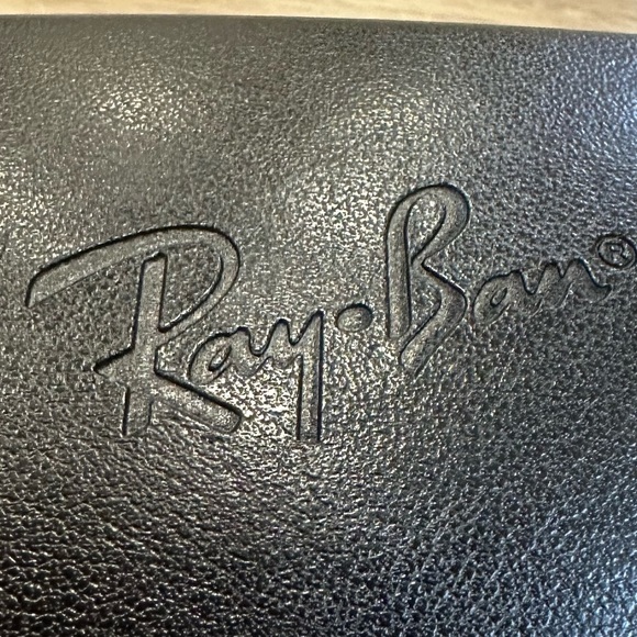 Ray-Ban Black Leather Clamshell Eye Glasses Case Hard Grey Liner 1.5"x6.5" 2.5 C - Picture 5 of 5